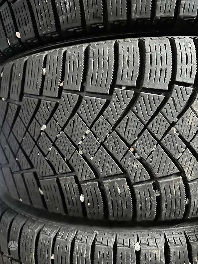 Pirelli, žieminės 245/50 R19