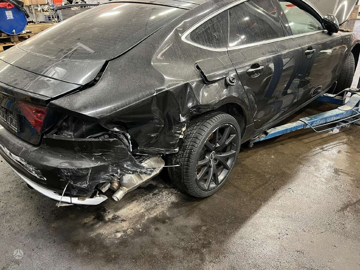 Audi A7 dalimis. Variklio kodas cduc