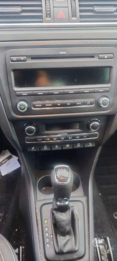 Skoda Rapid dalimis