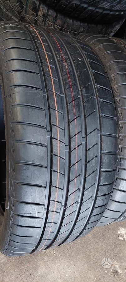 Bridgestone, vasaras 255/45 R18