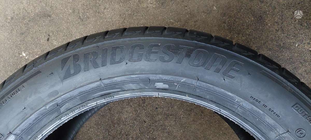 Bridgestone, vasaras 255/45 R18