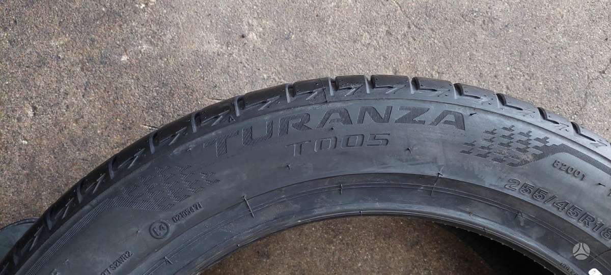 Bridgestone, vasaras 255/45 R18