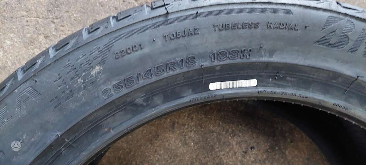 Bridgestone, vasaras 255/45 R18