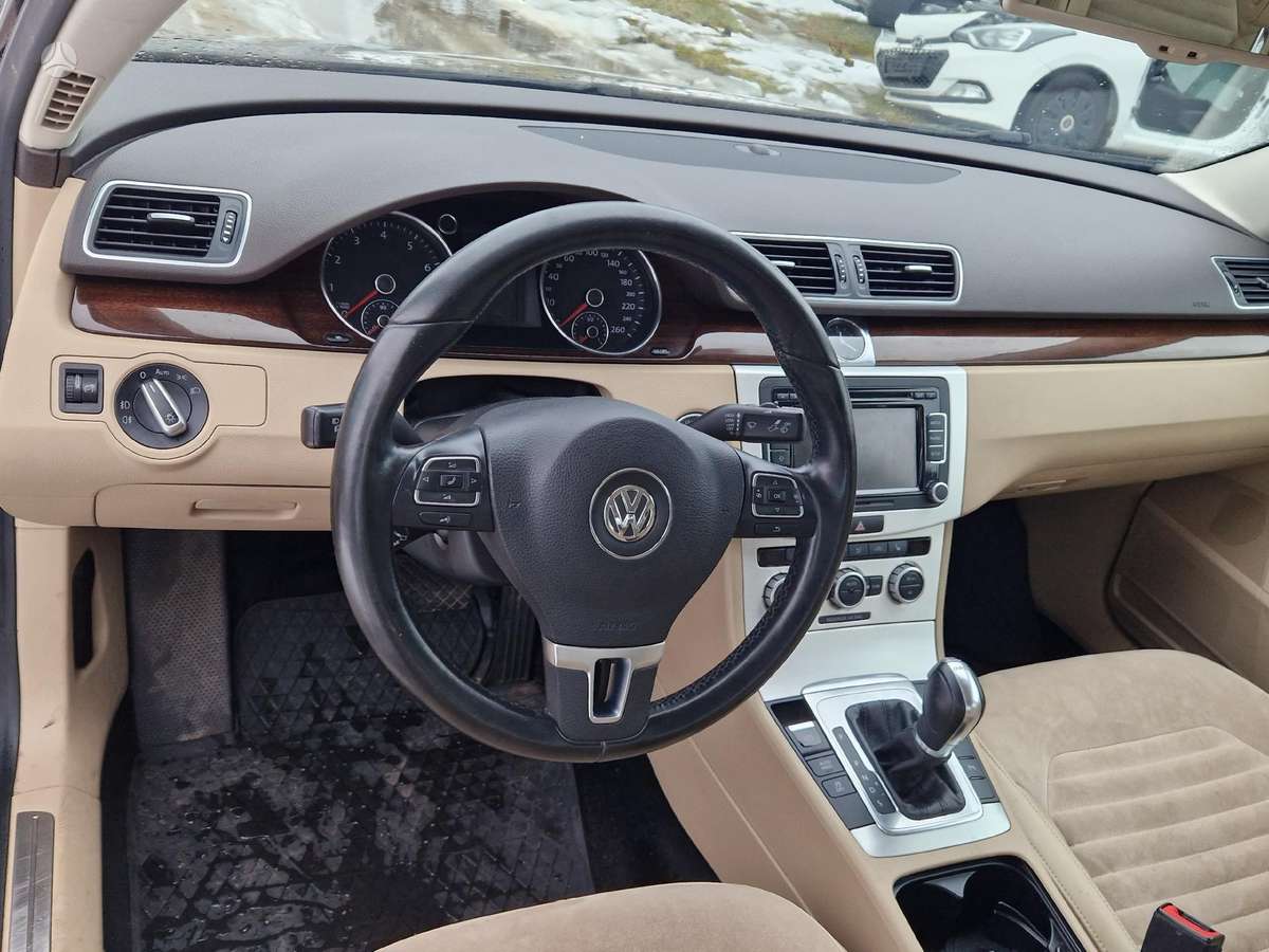 Volkswagen Passat for parts