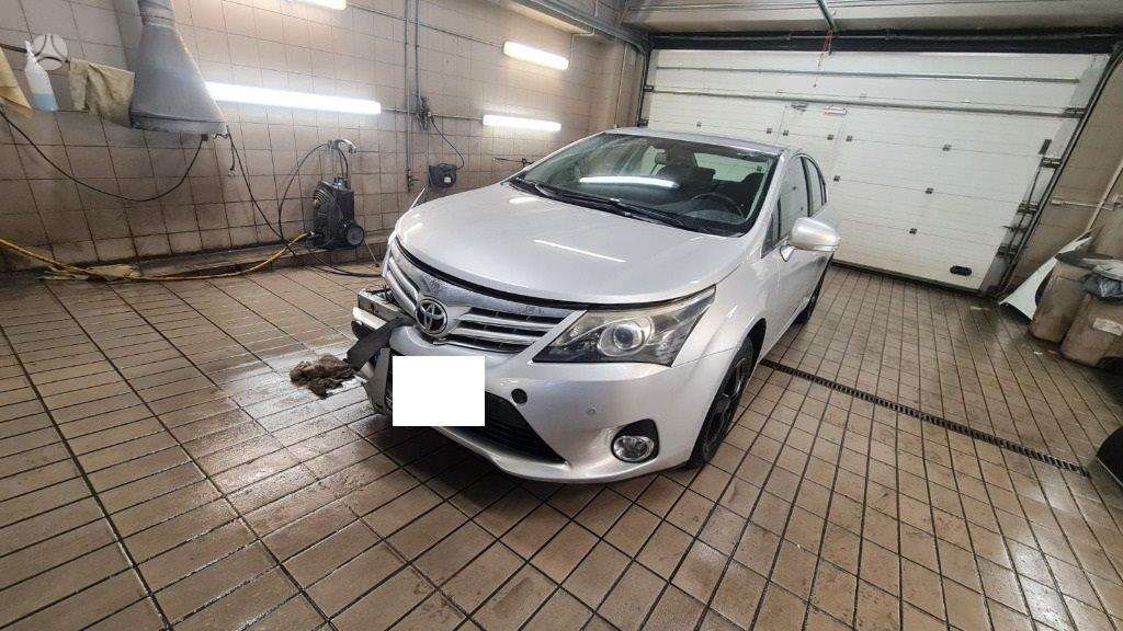 Toyota Avensis dalimis. Dalimis