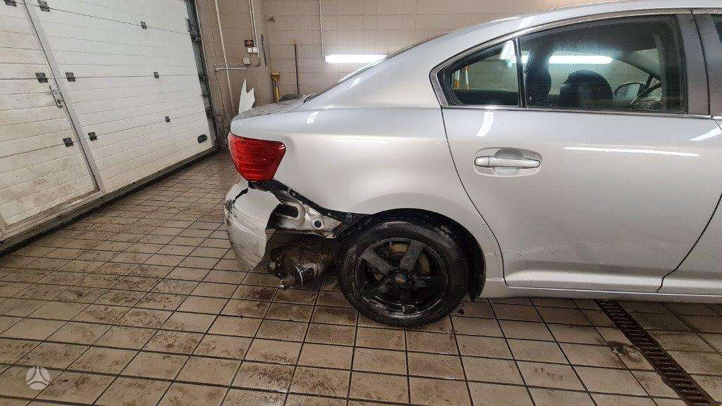 Toyota Avensis dalimis. Dalimis