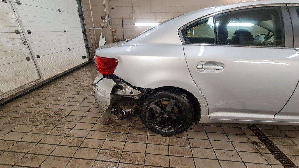 Toyota Avensis по частям. Dalimis