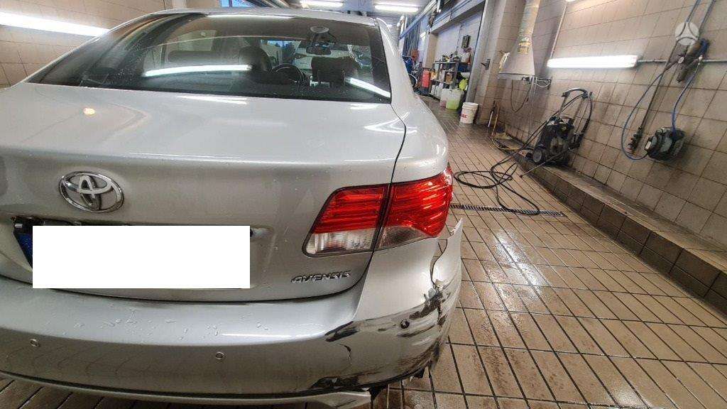 Toyota Avensis по частям. Dalimis