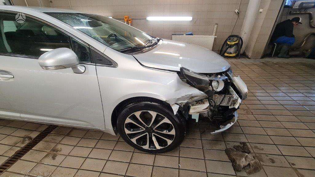 Toyota Avensis dalimis. Dalimis