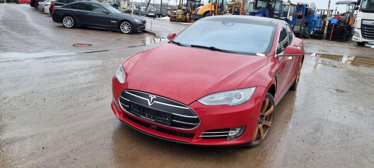 Tesla Model S, sedans