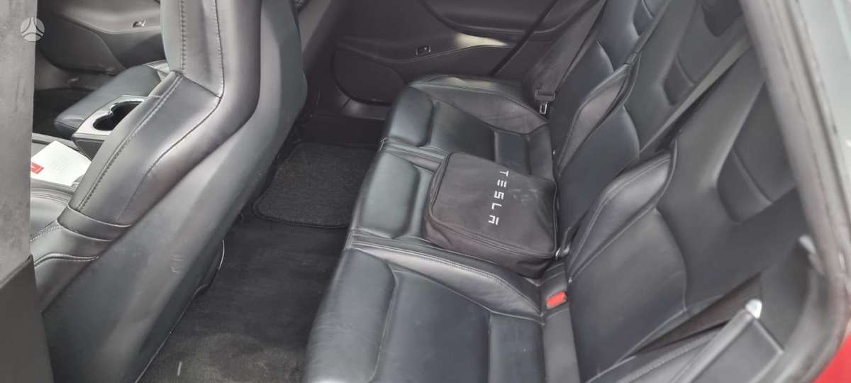 Tesla Model S, sedans