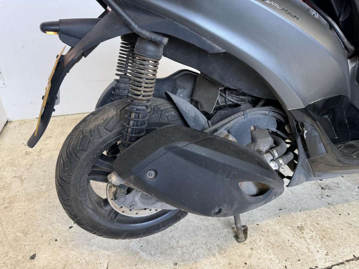 Piaggio MP3, scooters / mopeds