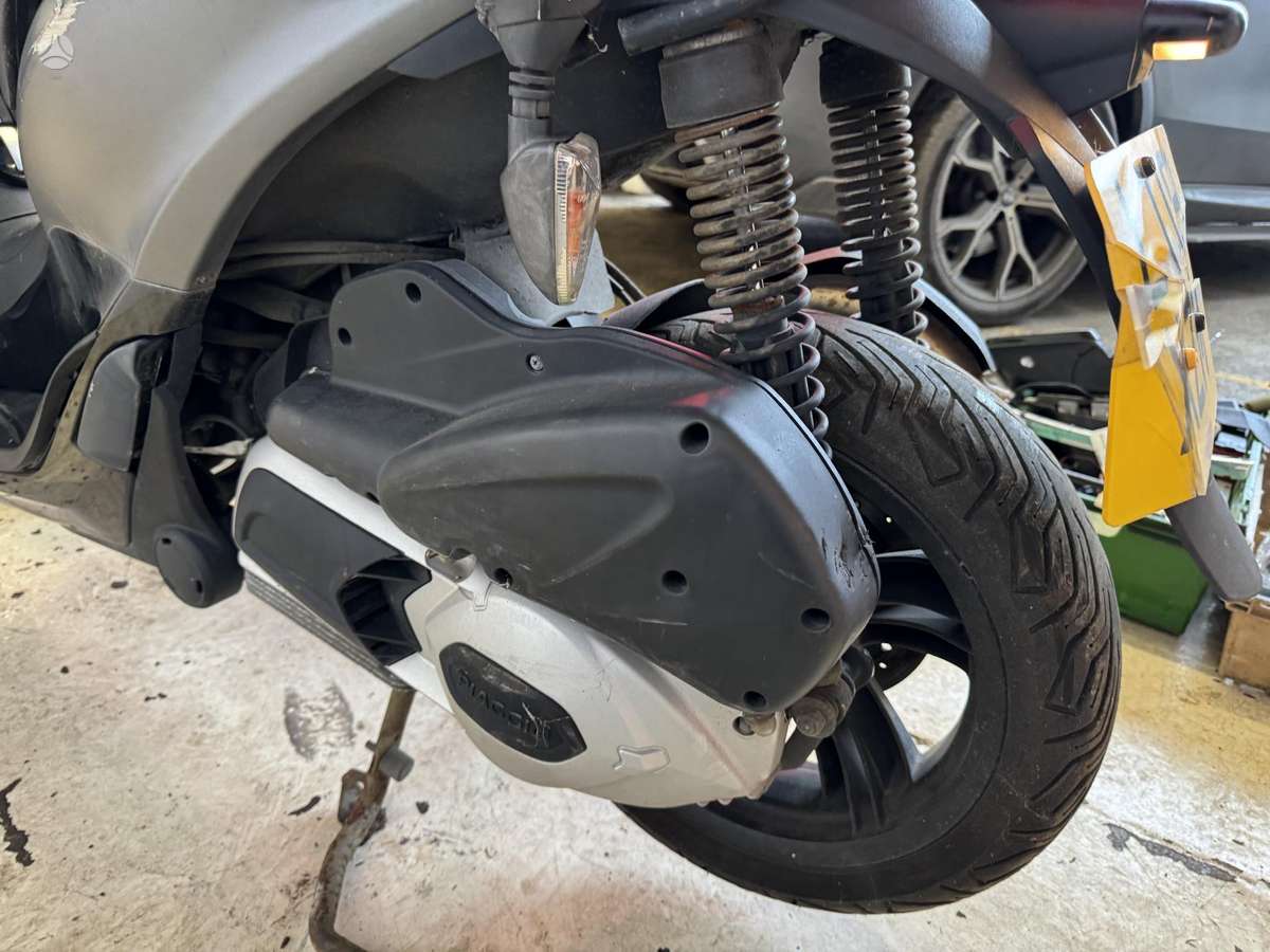 Piaggio MP3, scooters / mopeds