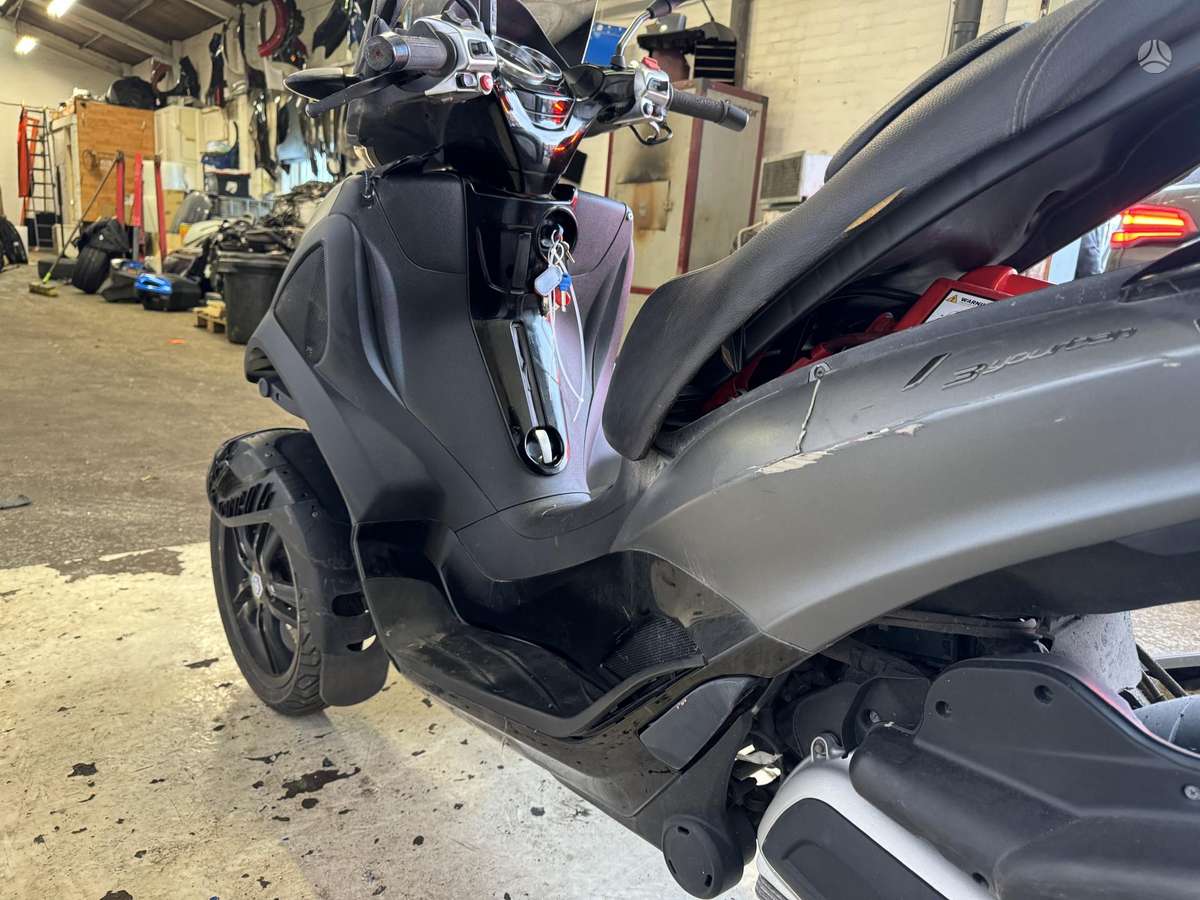 Piaggio MP3, scooters / mopeds