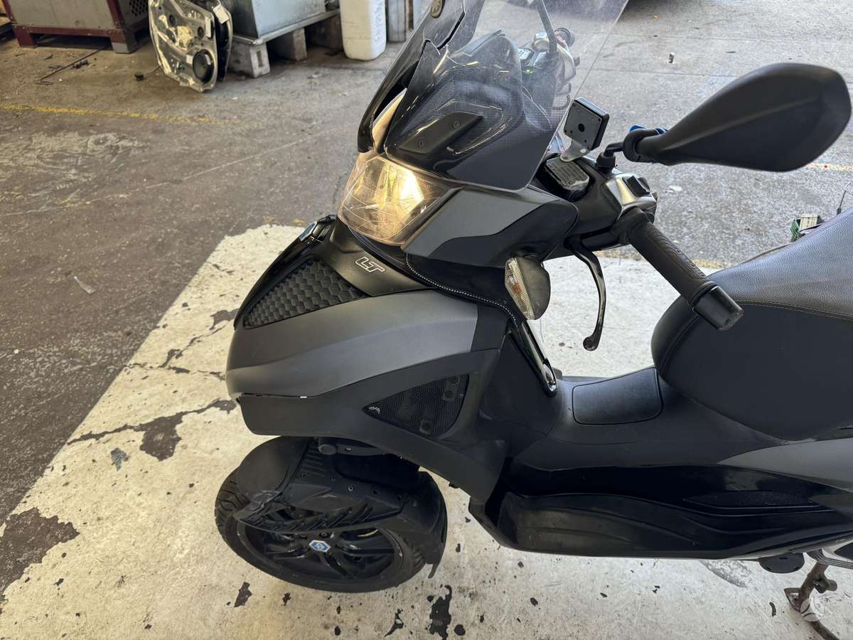 Piaggio MP3, scooters / mopeds