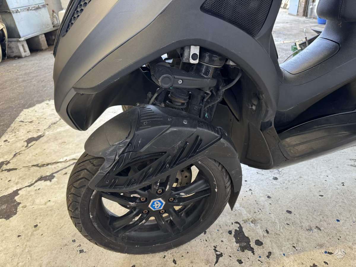 Piaggio MP3, scooters / mopeds