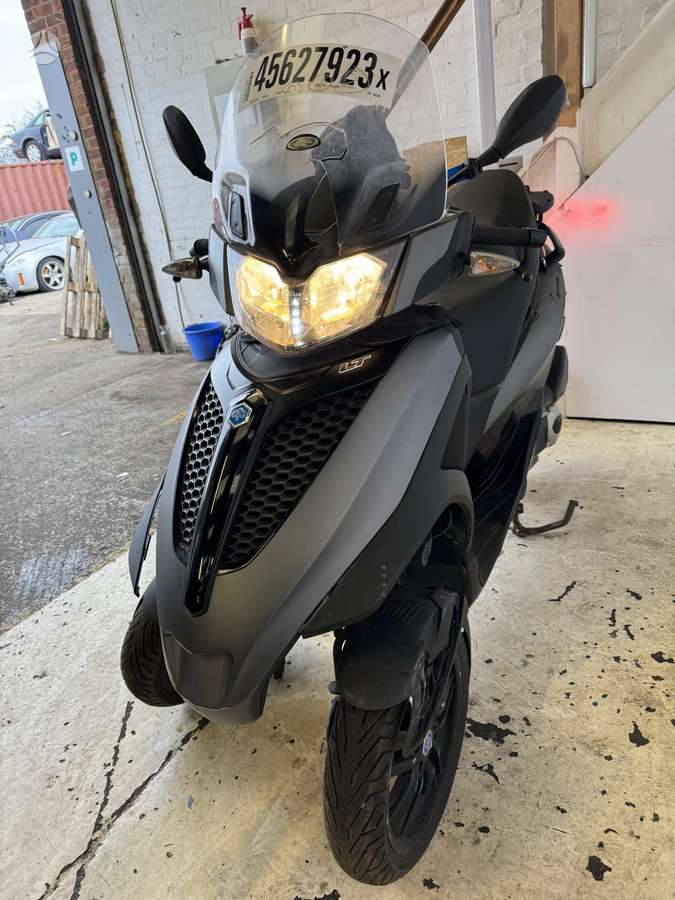 Piaggio MP3, scooters / mopeds