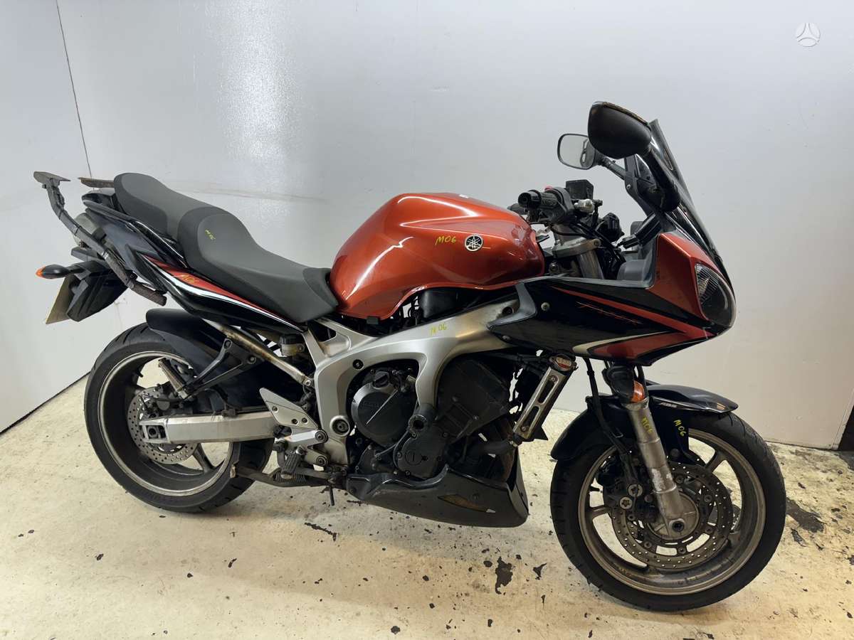 Yamaha FZ, street / classic