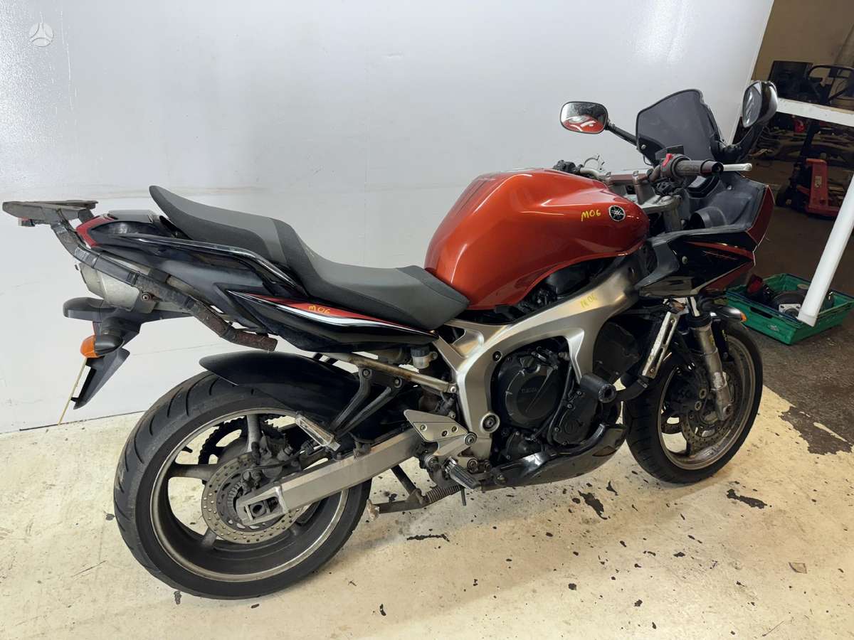 Yamaha FZ, street / classic