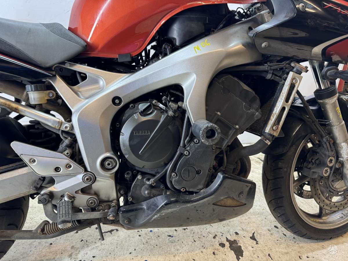 Yamaha FZ, street / classic