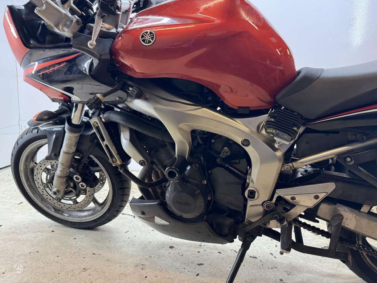 Yamaha FZ, street / classic