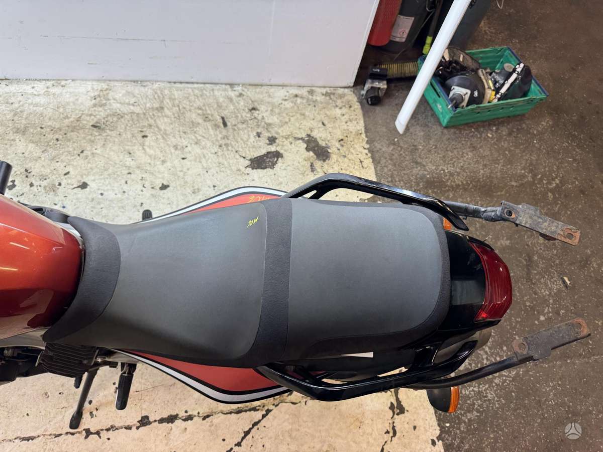 Yamaha FZ, street / classic