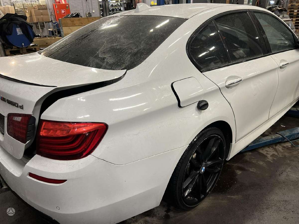 BMW M550 dalimis. N57 d30c
