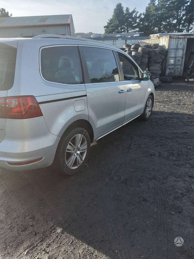 Seat Alhambra dalimis