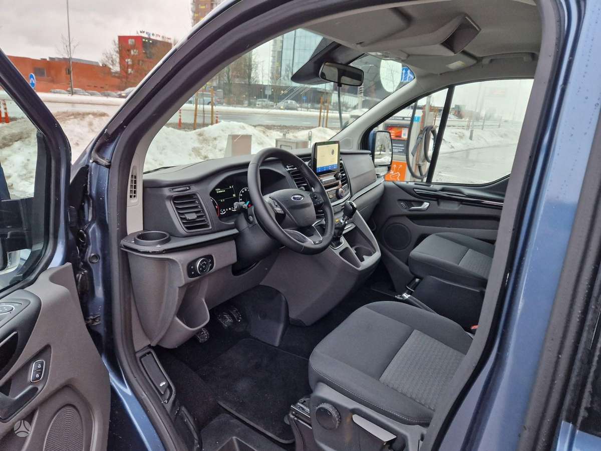 Ford Tourneo Custom, passenger minibus
