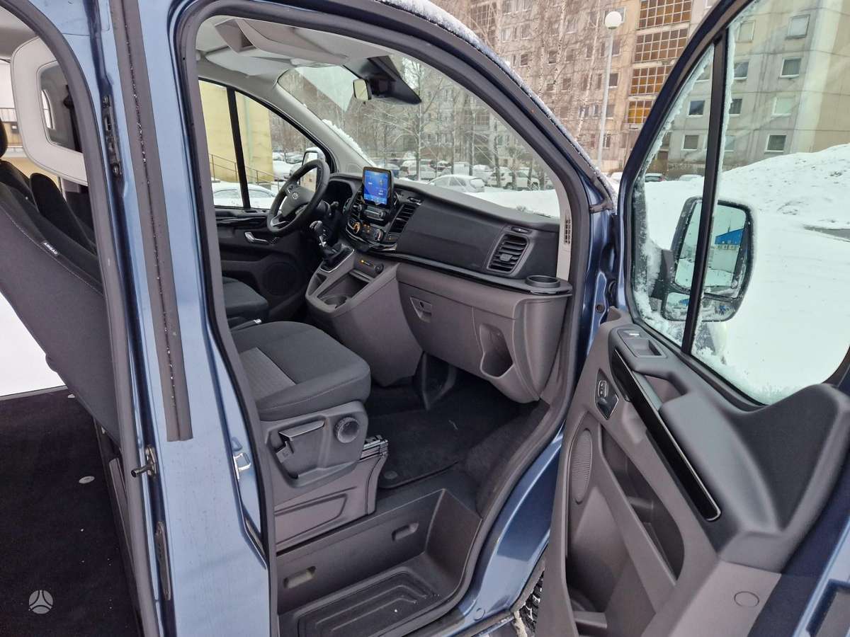 Ford Tourneo Custom, passenger minibus