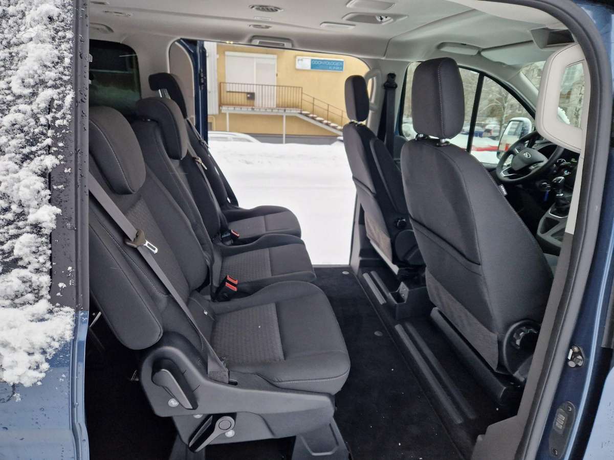 Ford Tourneo Custom, passenger minibus