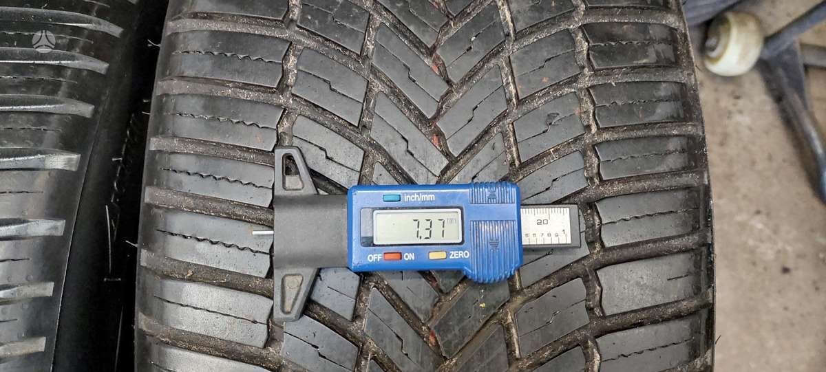 Bridgestone, universalios 225/40 R19