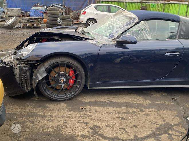Porsche 911 dalimis