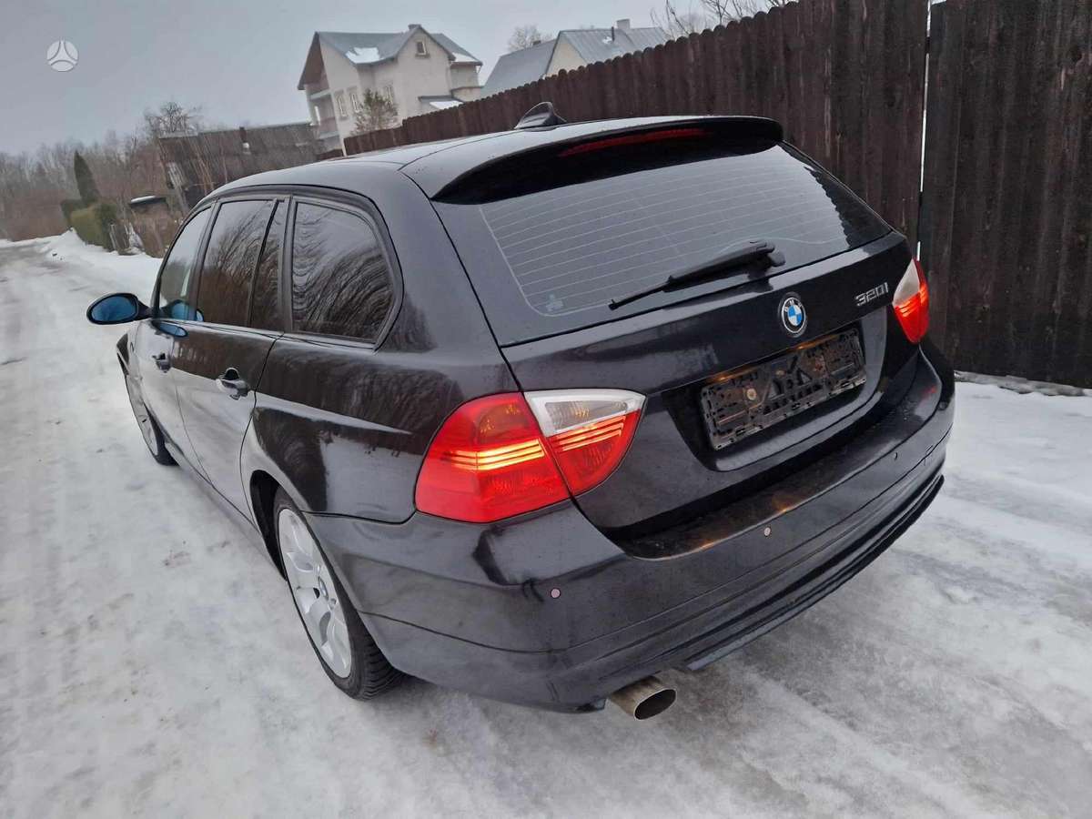 BMW 320 Dalimis