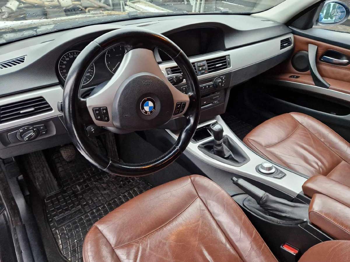 BMW 320 Dalimis