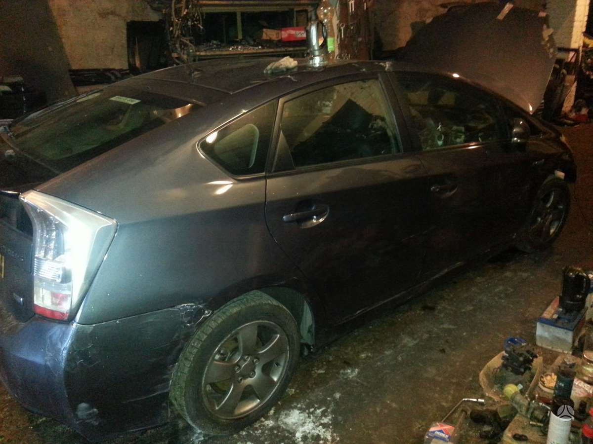 Toyota Prius по частям