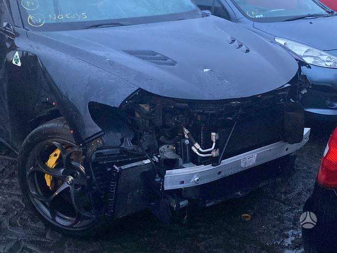 Alfa Romeo Stelvio по частям