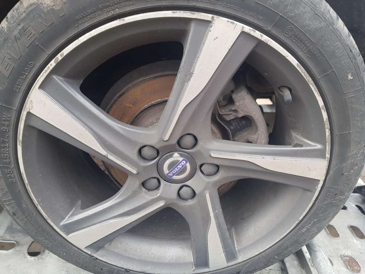 Volvo V40 Visos volvo dalys