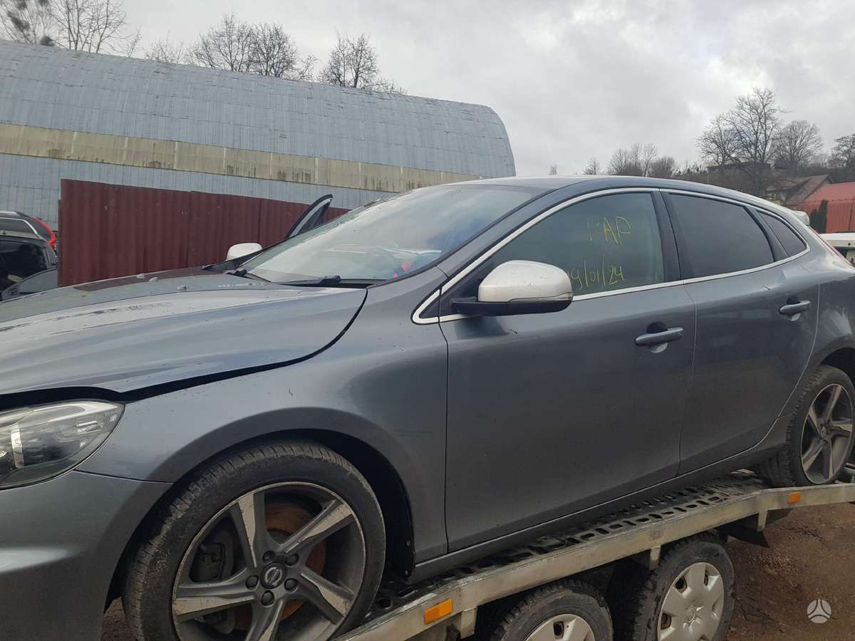 Volvo V40 Visos volvo dalys