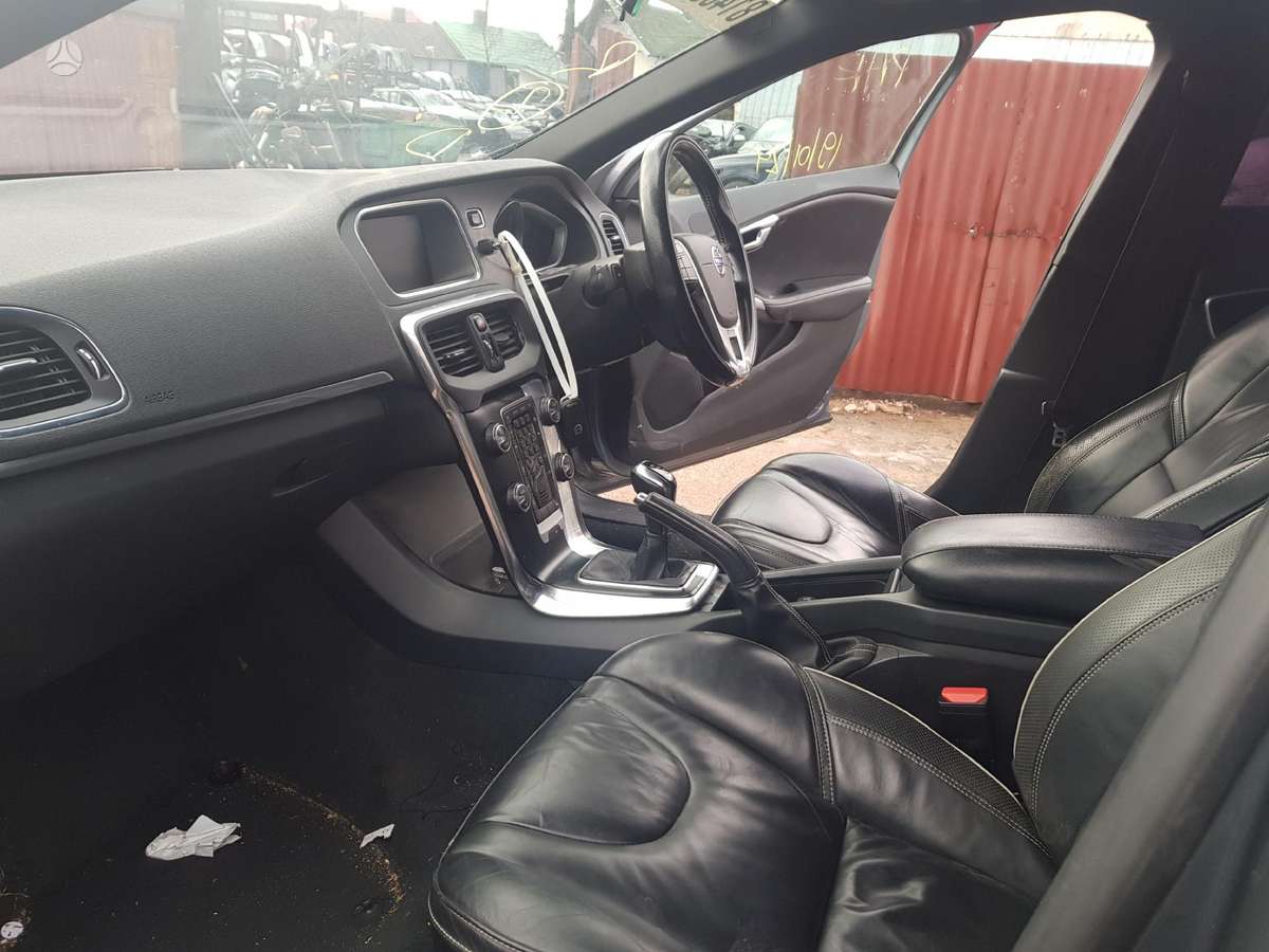 Volvo V40 Visos volvo dalys