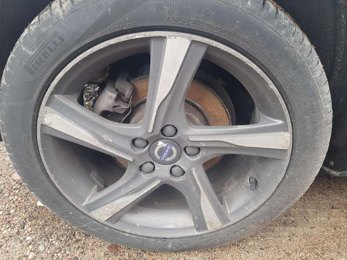 Volvo V40 Visos volvo dalys