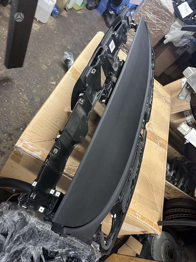 Tesla Model Y по частям