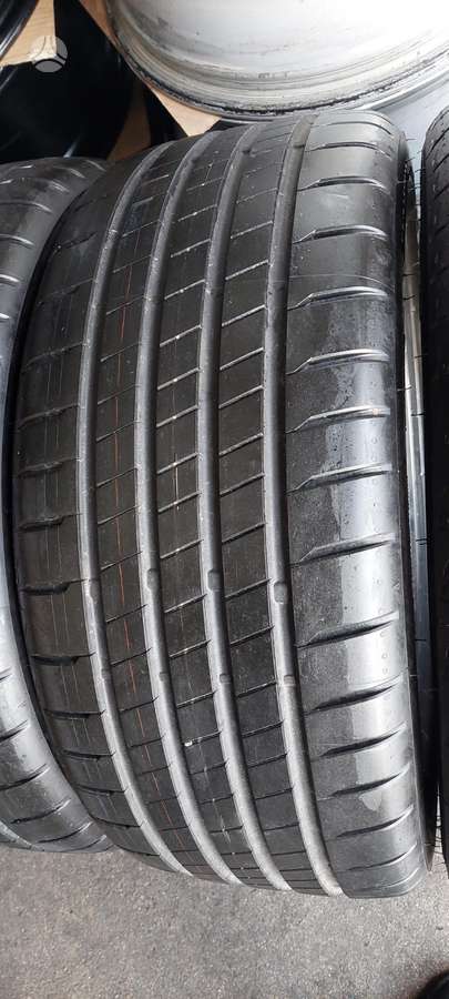 Bridgestone, vasaras 225/40 R18