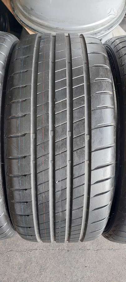 Bridgestone, vasaras 225/40 R18