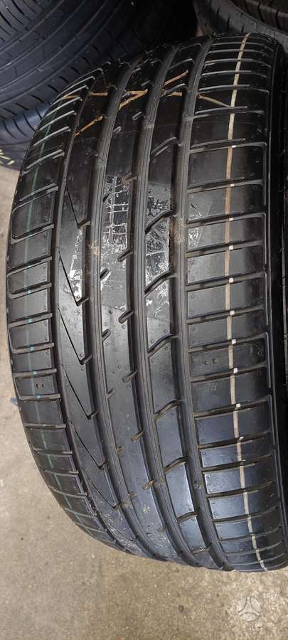 Hankook, vasaras 225/40 R18
