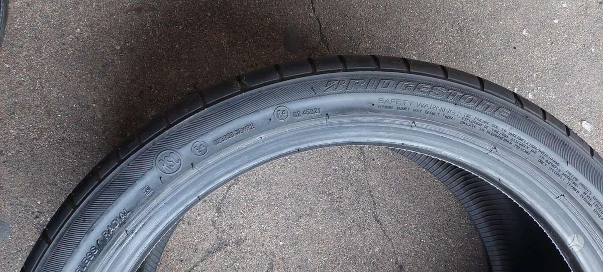 Bridgestone, vasaras 245/35 R18