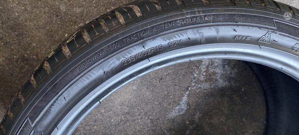 Hankook, всесезонные 235/40 R19