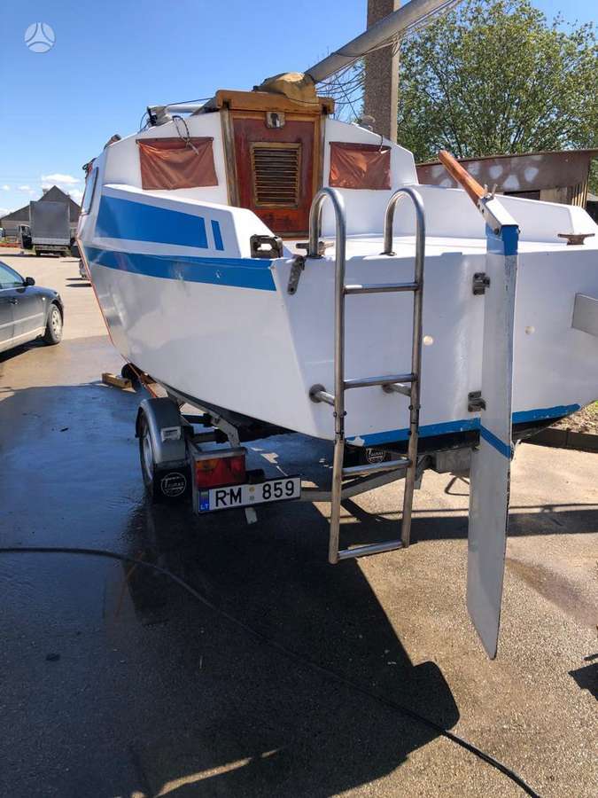Lietuva Jachta, keelboats