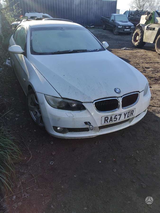 BMW 320 dalimis