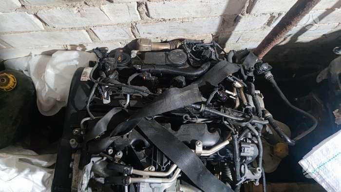 Audi Q5, Cah, Variklis ir dalis aplink varikli
